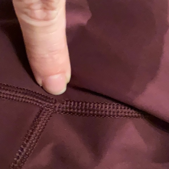 Lululemon All Meshed Up 7/8 Tight Bordeaux Drama / Flash Light Maroon 25” Sz 2 - Picture 12 of 13